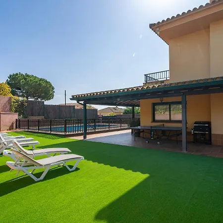 Margot Lux, Ideal Familias, Piscina&aircon *