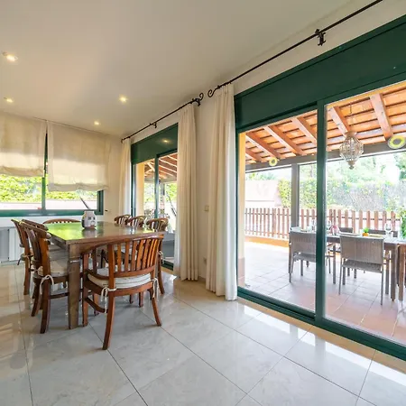 Margot Lux, Ideal Familias, Piscina&aircon Villa