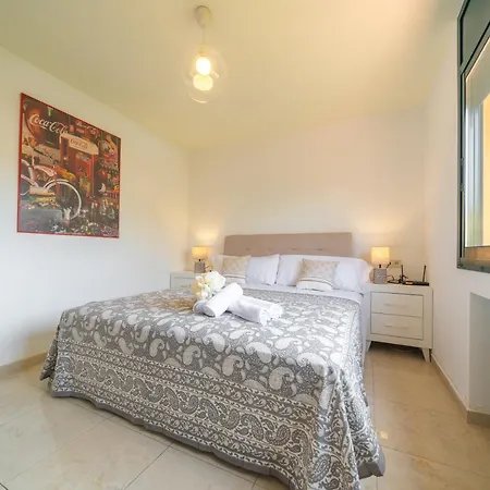 Margot Lux, Ideal Familias, Piscina & Aircon