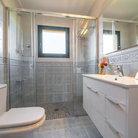 Margot Lux, Ideal Familias, Piscina & Aircon